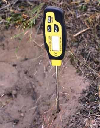 измеряем влажность почвы